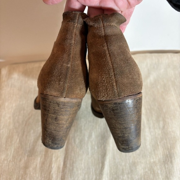 LEVI’S Sz 6.5 Chelsea Western Style Slip On Stacked Heel Suede Almond Toe Boots - Picture 6 of 14